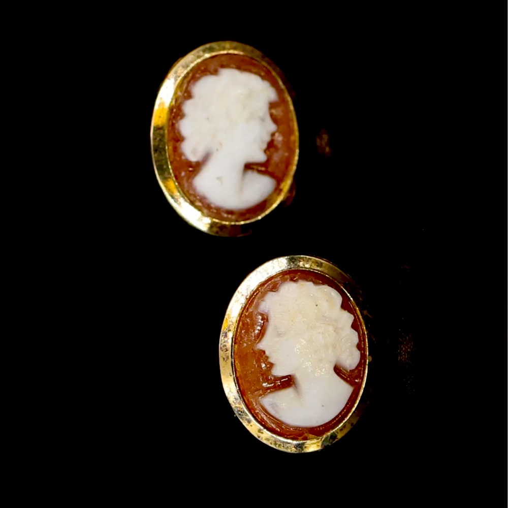 VTG Sterling Silver SIGNED Victorian Carved Shell Cameo Gold Post Earrings - 1g